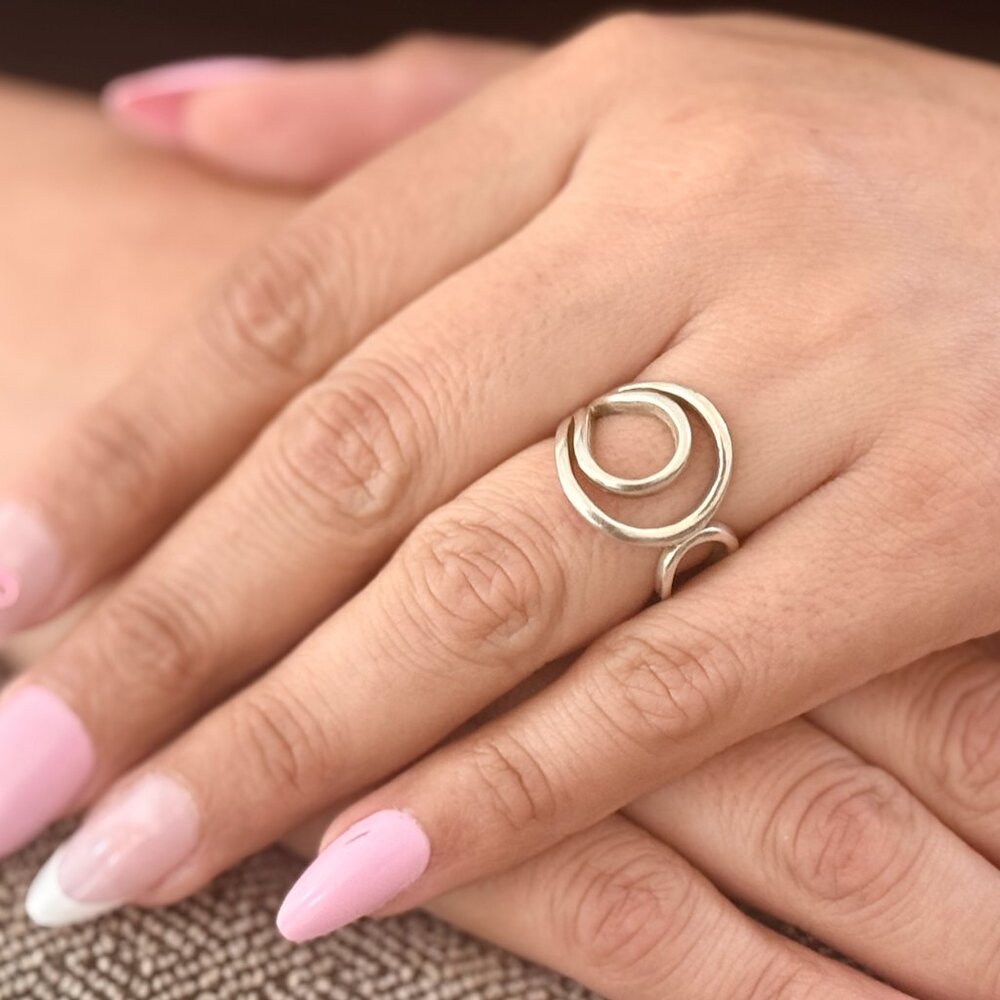 ✨ 925 Sterling Silver Swirl Ring | Size 7 | Pre-Owned, Great Condition ✨